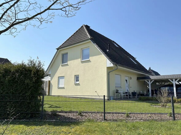 EFH mit Eingangsbereich straßenseitig
