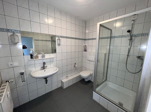 Toilette mit Dusche
