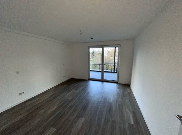 Schlafzimmer mit Zugang zur Loggia