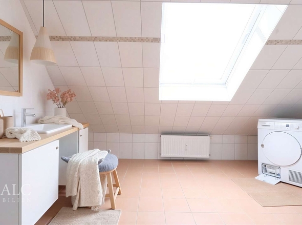 Badezimmer 2 DG - (KI generiert)