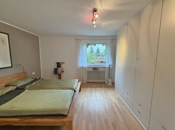 Schlafzimmer OG mit anschließendem Bad