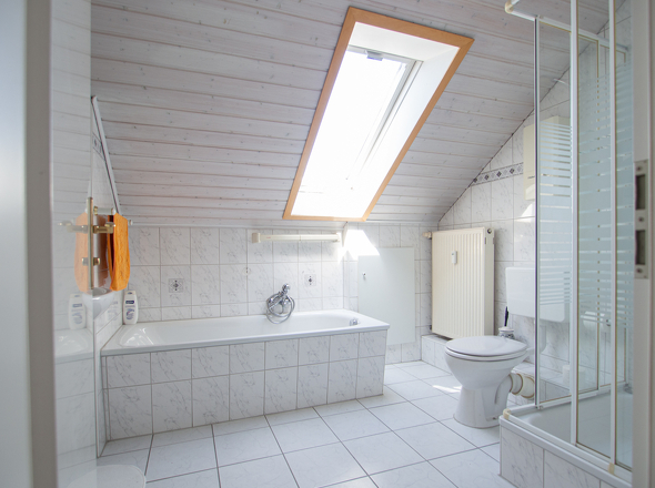 11158 Badezimmer DG li.