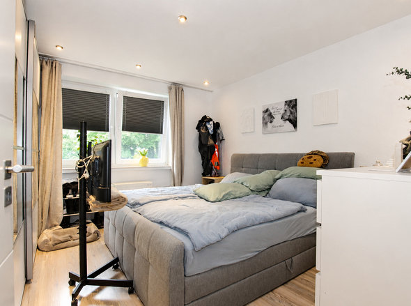 Schlafzimmer 1