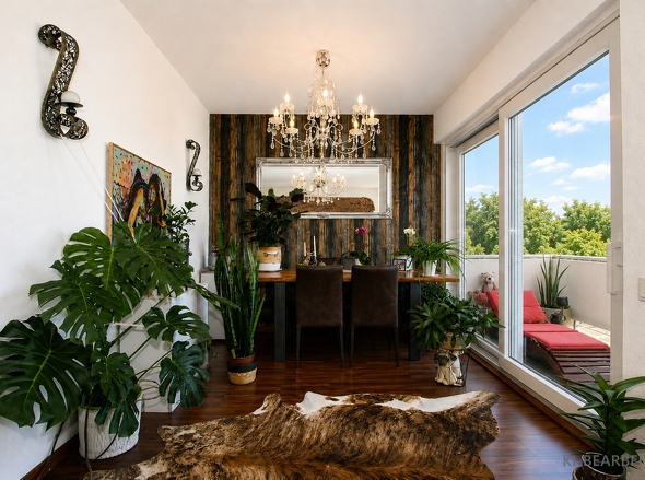 Essbereich mit Ausgang zum Balkon