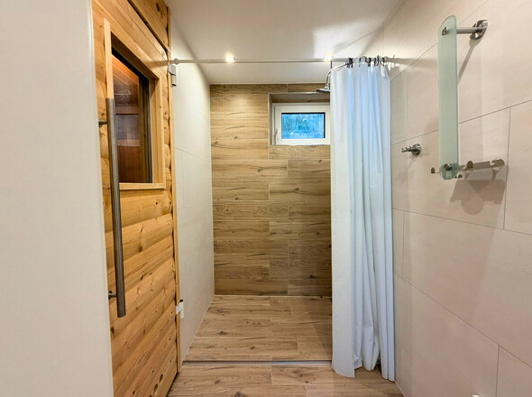 Sauna mit Dusche
