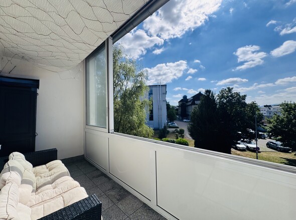 Balkon mit Glasfront