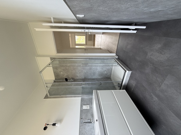 Modernes Duschbad