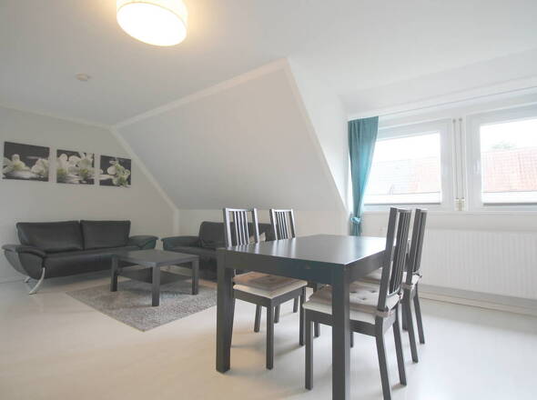 Großzügiges Wohnzimmer DG-Wohnung