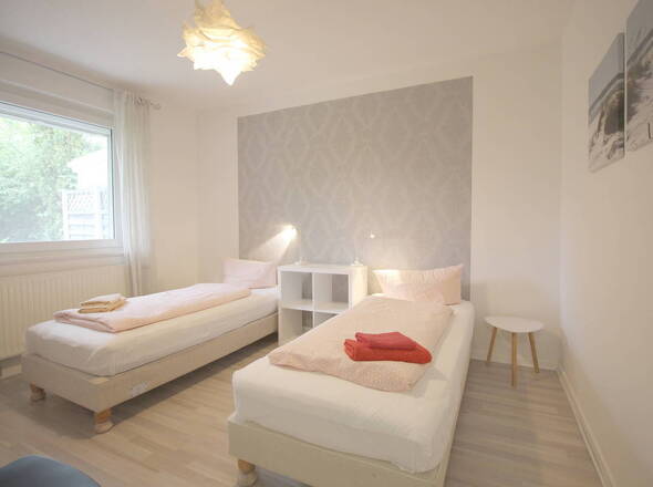 1. Schlafzimmer EG-Wohnung
