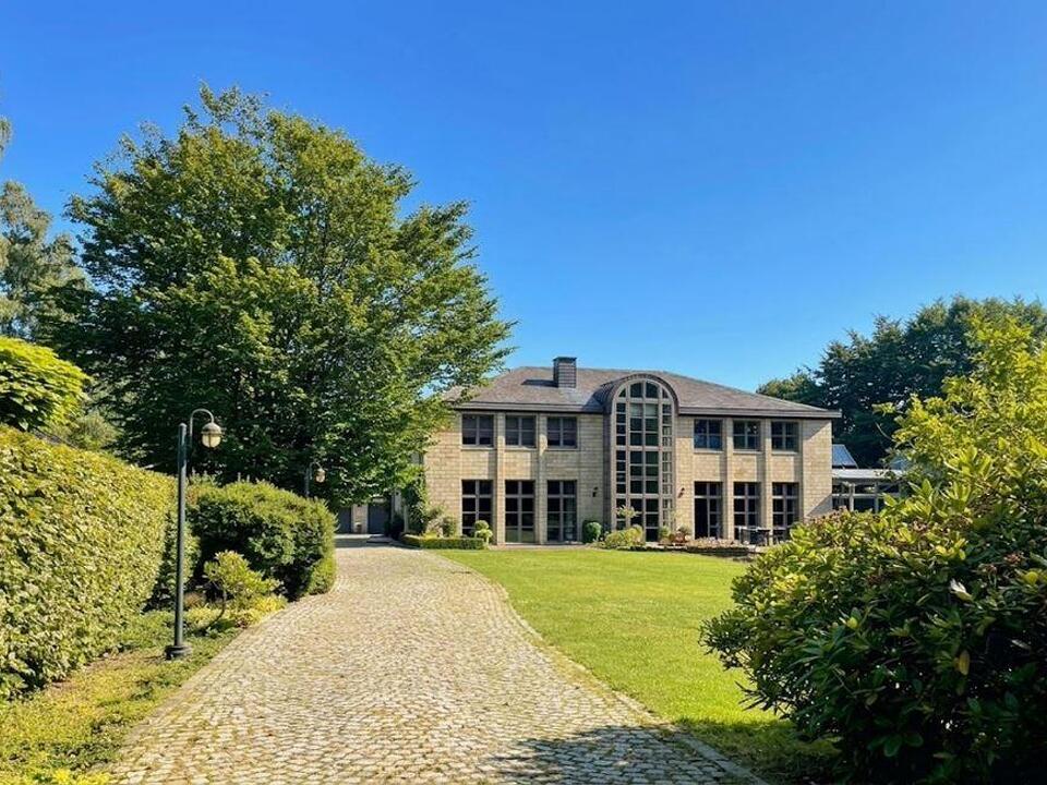 Zufahrt u. Garten