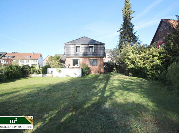 Gartenblick auf Villa mit Option einer Bauerweiterung