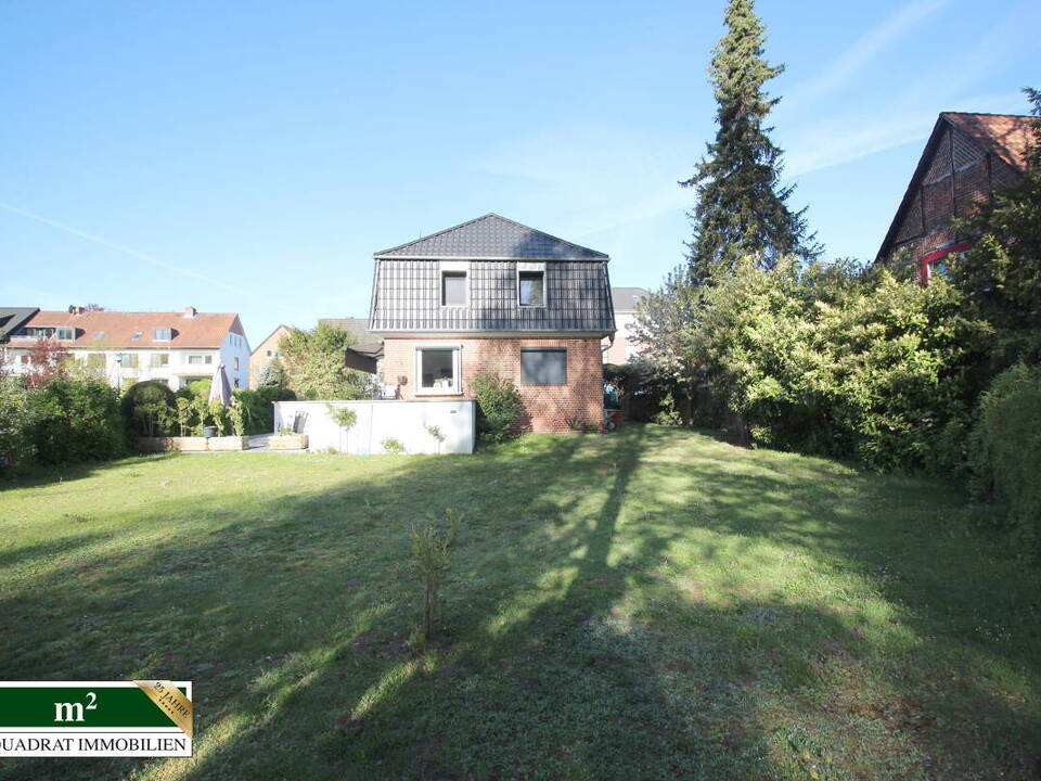 Gartenblick auf Villa mit Option einer Bauerweiterung