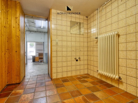 kleiner Umkleideraum im Hinterzimmer