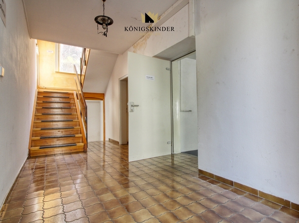 Zugang zur zweiten Wohnung im Haupthaus 