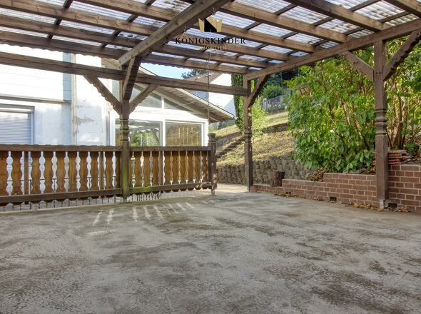 weitere Terrasse auf dieser Liegenschaft