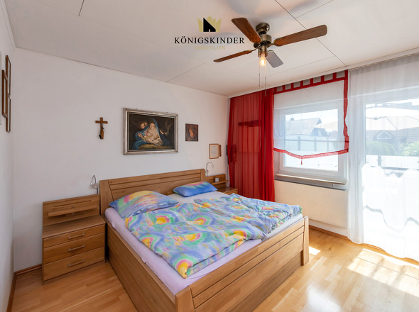 Schlafzimmer mit Zugang zur Terrasse