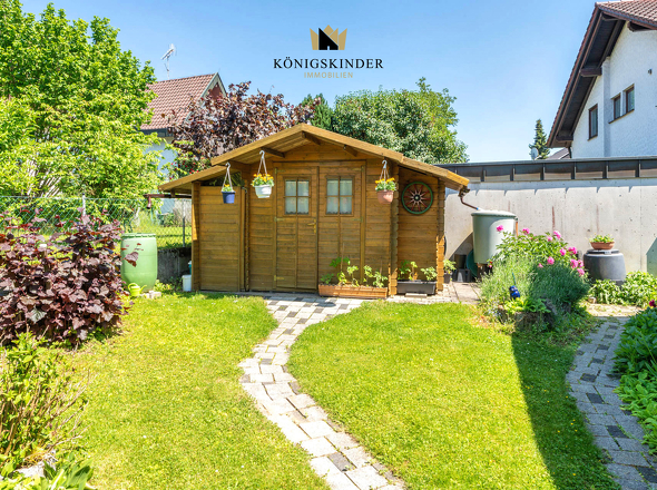 Garten mit Gartenhütte