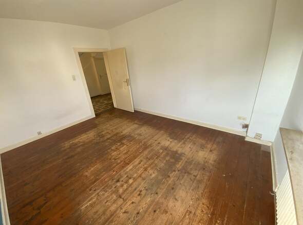 Zimmer mit Dielenfußboden