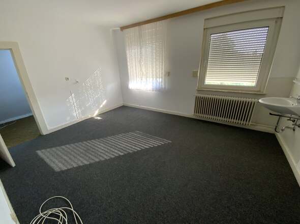 weiteres Zimmer mit Waschbecken