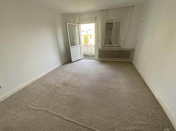 Zimmer mit Ausgang auf den Balkon