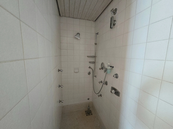 Dusche UG