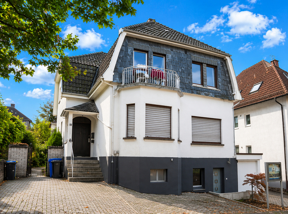 Helles Wohnhaus in der Nachbarschaft