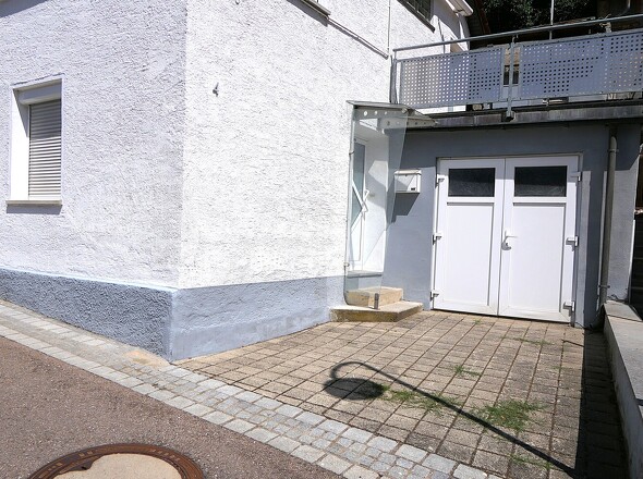 Einfahrt und Hauseingang