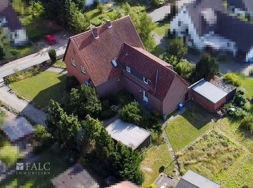 Ein-/ Zweifamilienhaus Hinten