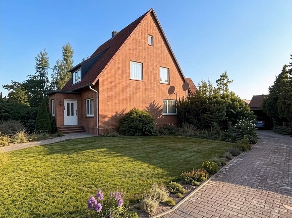 Ein-/ Zweifamilienhaus 
