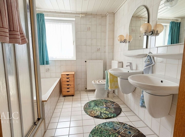 Einliegerwohnung Badezimmer - (KI generiert)