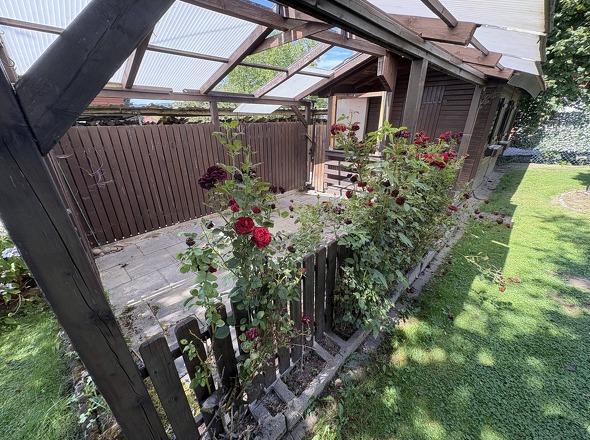 Gartenhaus mit Terrasse