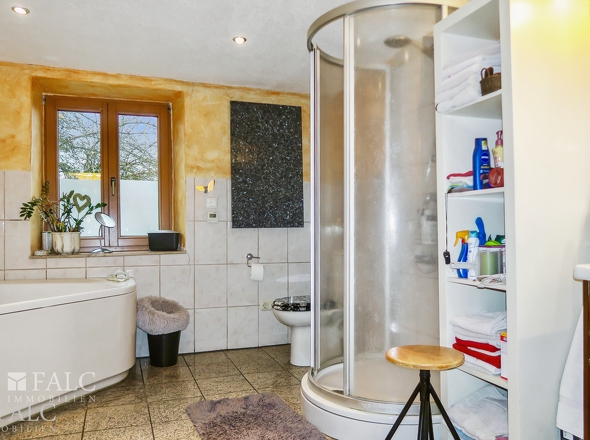 Badezimmer 1 von 3
