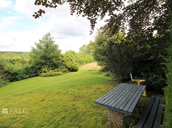 Blick in den Garten ( mit KI optimiert)