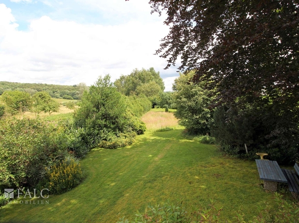 Blick vom Balkon in den Garten
