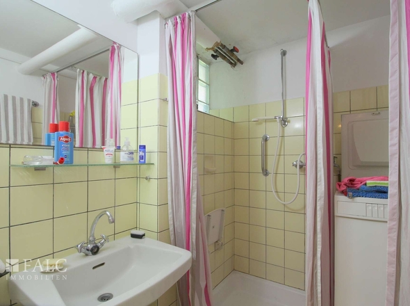 Badezimmer UG (vor Entkernung)