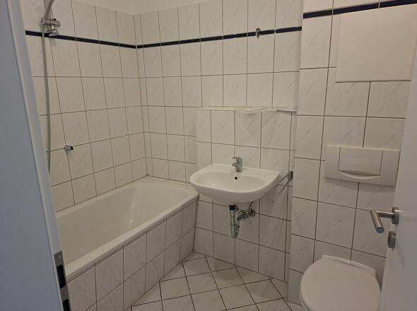 Bad inliegend mit Wanne