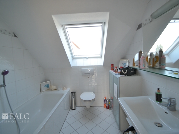Bad mit Wanne + Dusche