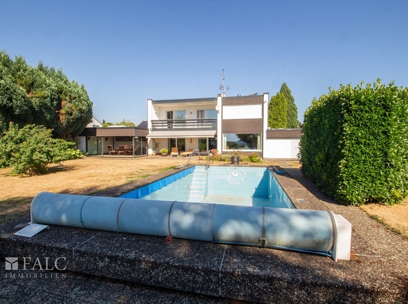 Garten mit Pool