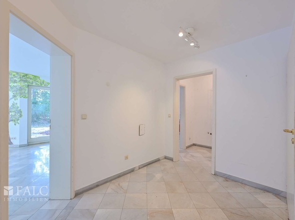 EG Diele Eingang Blick Zimmer 1