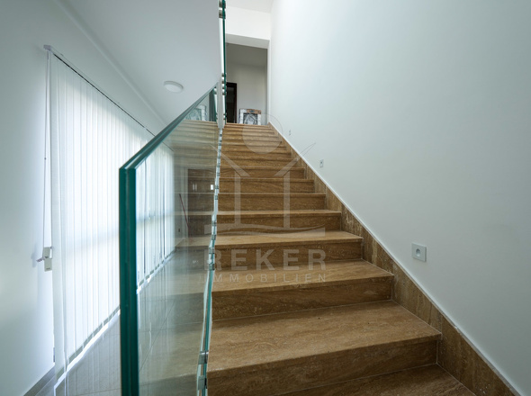 Vielseitiges Dachgeschoss mit einer Dachterrasse (78 m²) 