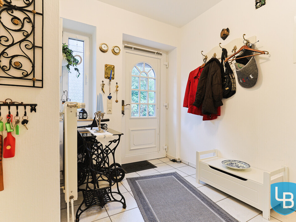 ... mit Platz für eine Garderobe