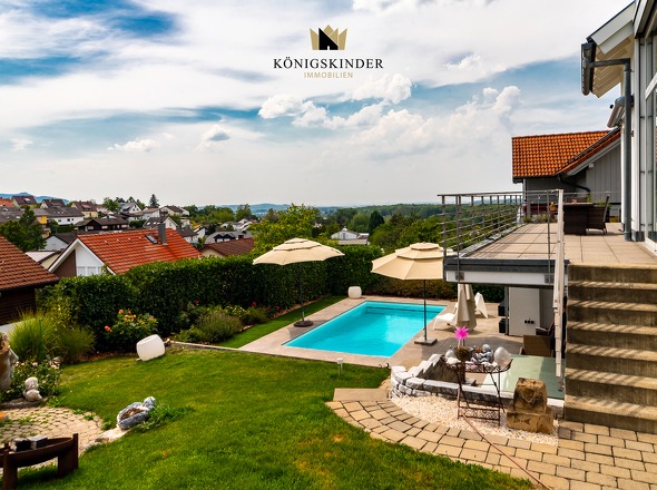Gartenanlage mit Pool