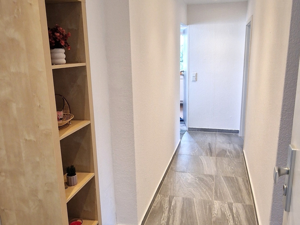 Flur mit Schranknische5