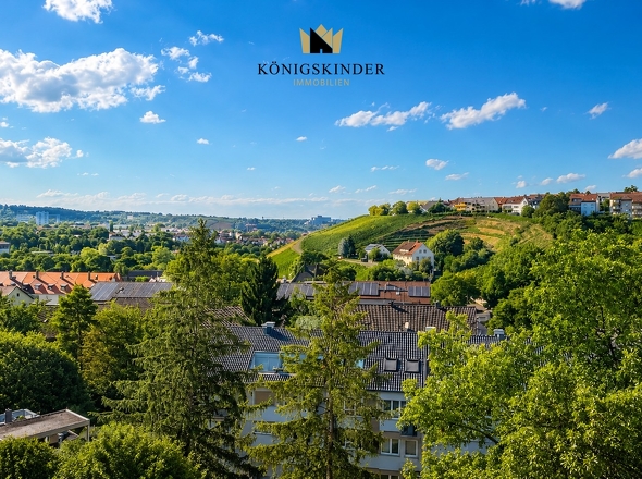 Balkon mit Westausrichtung und weitem Blick – perfekte Voraussetzungen für wunderschöne Sonnenuntergänge.