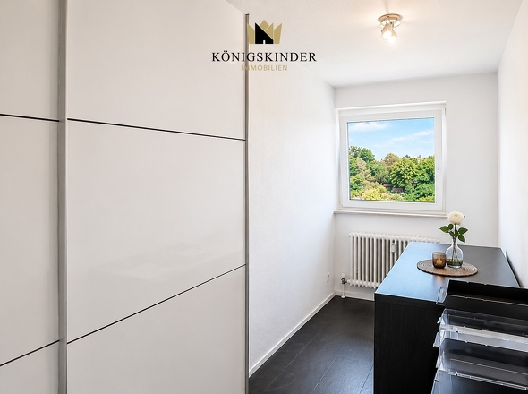 Ein Raum für viele Möglichkeiten – ob Kinderzimmer, Homeoffice oder gemütliches Gästezimmer.
