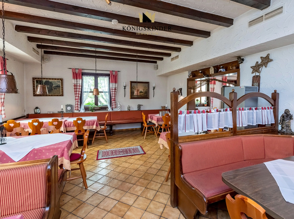 aktuell Gaststätte/ künftig Wohn- und Esszimmer