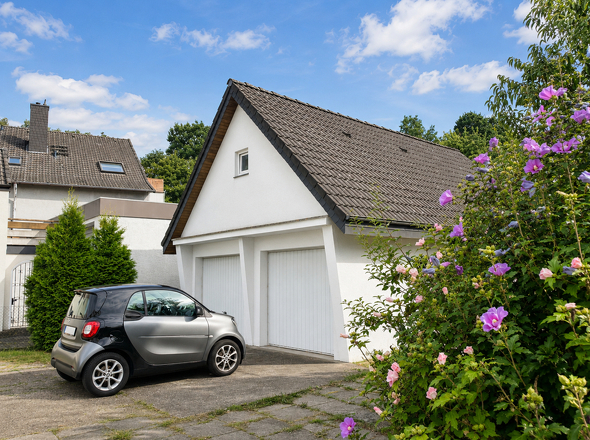 Separates Garagengebäude