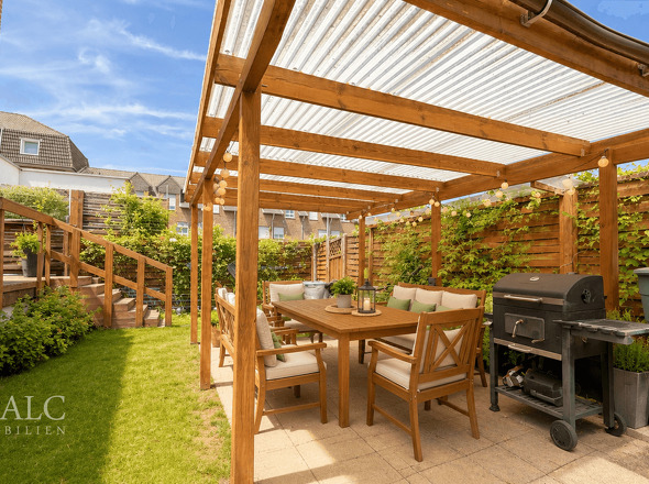 Terrasse mit Pergola