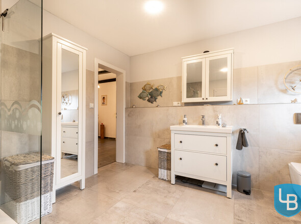 Helles Badezimmer...