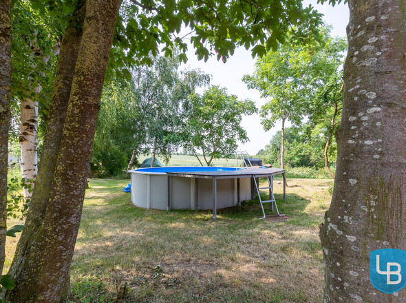 Außenpool mit Umrandung